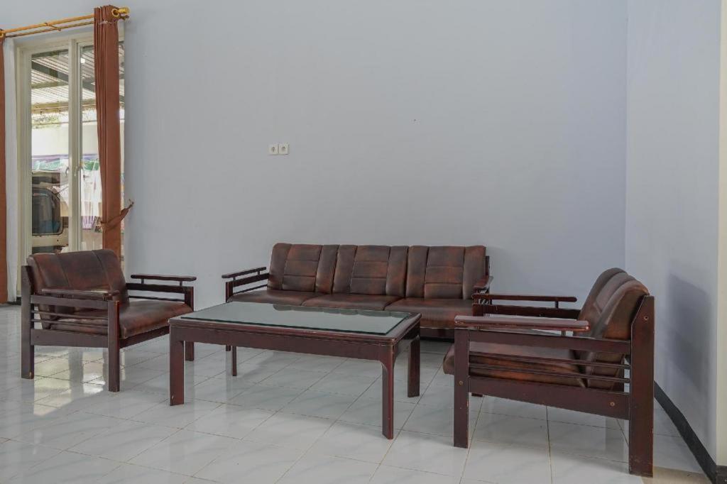 Oyo 477 Raka Residence Syariah Purwoharjo Banyuwangi Banyuwangi  Zewnętrze zdjęcie
