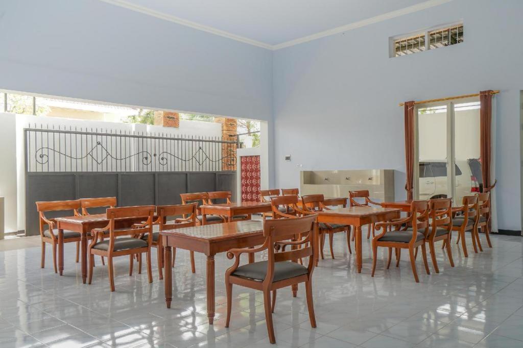 Oyo 477 Raka Residence Syariah Purwoharjo Banyuwangi Banyuwangi  Zewnętrze zdjęcie